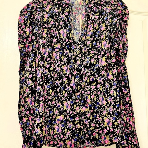 Free People Top NWT Long Sleeve Boho Floral Tie Neck Shirring Button Front GORG! - Picture 2 of 13